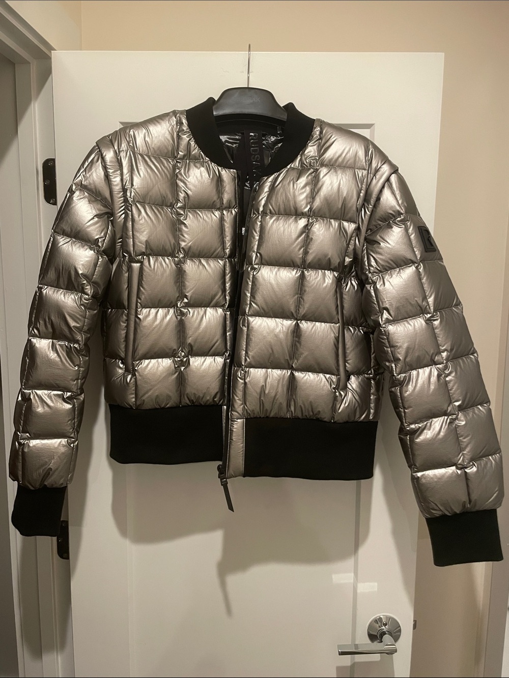 NWOT RUDSAK Raven Metallic Silver Puffer Jacket/Convertible Vest